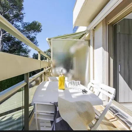 Appartement Et Un Canape Lit A Raphael Saint-Raphaël