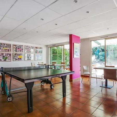 Et Un Canape Lit A Raphael Appartement *